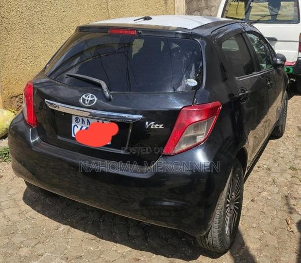 Toyota Yaris 2011 Black