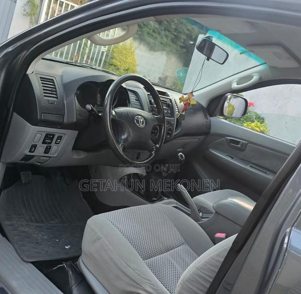 Toyota Hilux 2008 Gray