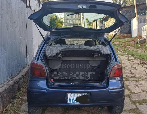 Toyota Vitz 2002 Blue