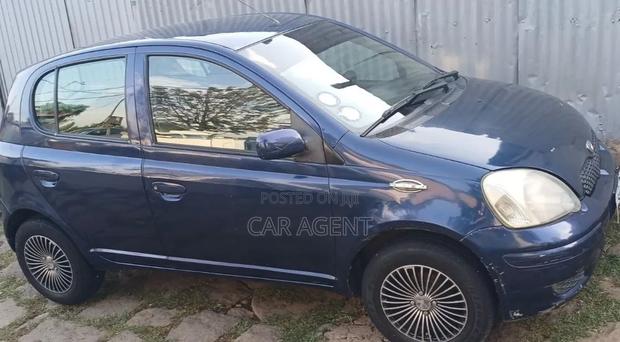 Toyota Vitz 2002 Blue