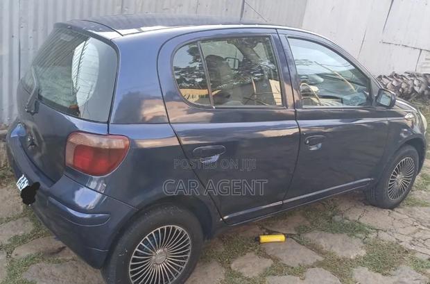 Toyota Vitz 2002 Blue