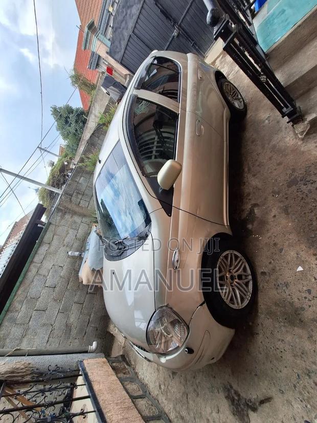 Toyota Vitz 2002 Gold