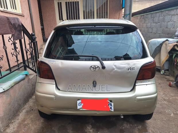 Toyota Vitz 2002 Gold