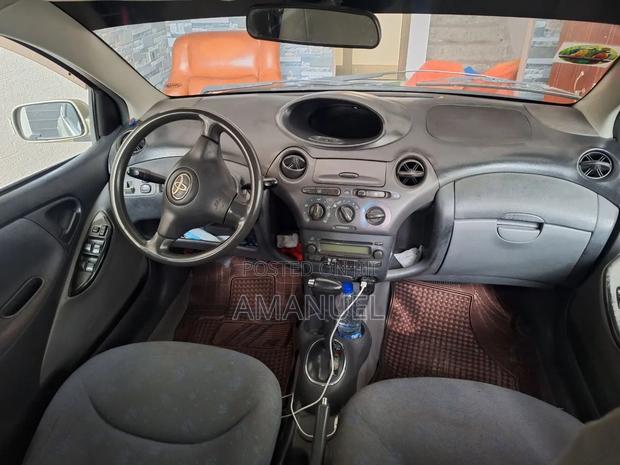 Toyota Vitz 2002 Gold