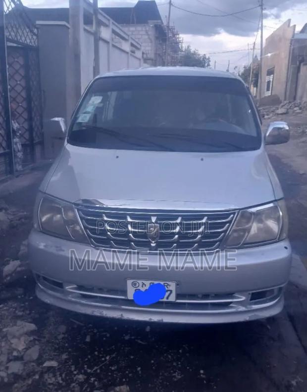 Toyota HiAce 2011 Silver