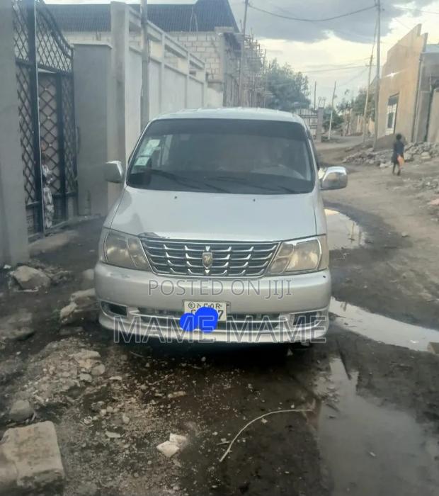 Toyota HiAce 2011 Silver