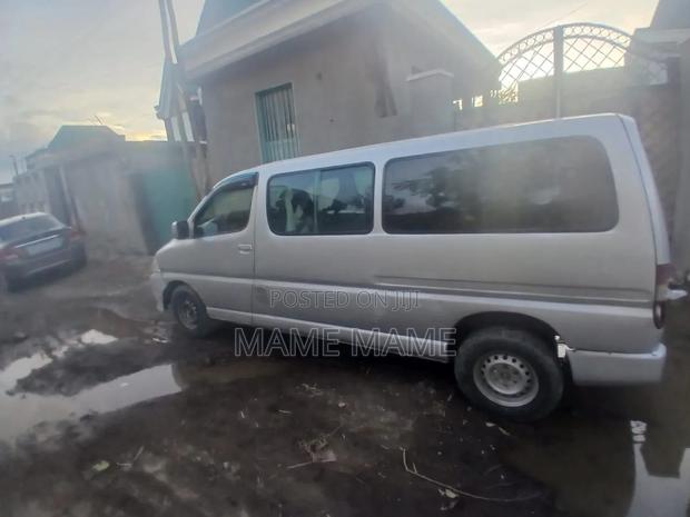 Toyota HiAce 2011 Silver