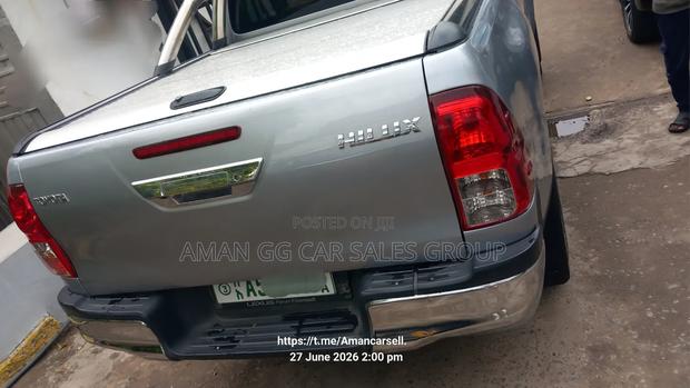 Toyota Hilux 2020 Silver