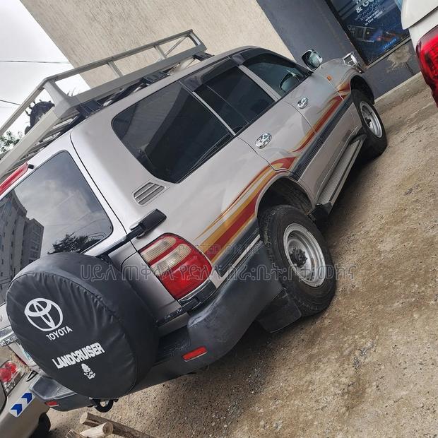 Toyota Land Cruiser 2005 Gold