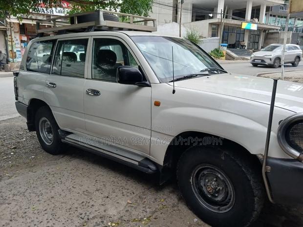 Toyota Land Cruiser 2004 Off white