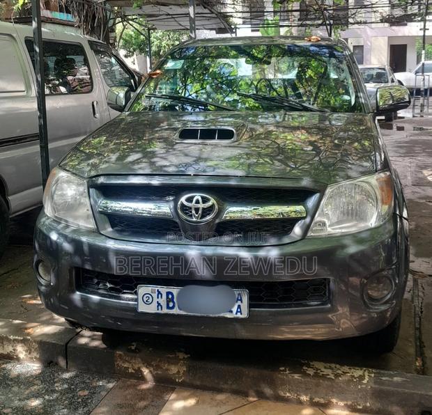 Toyota Hilux 2008 Gray