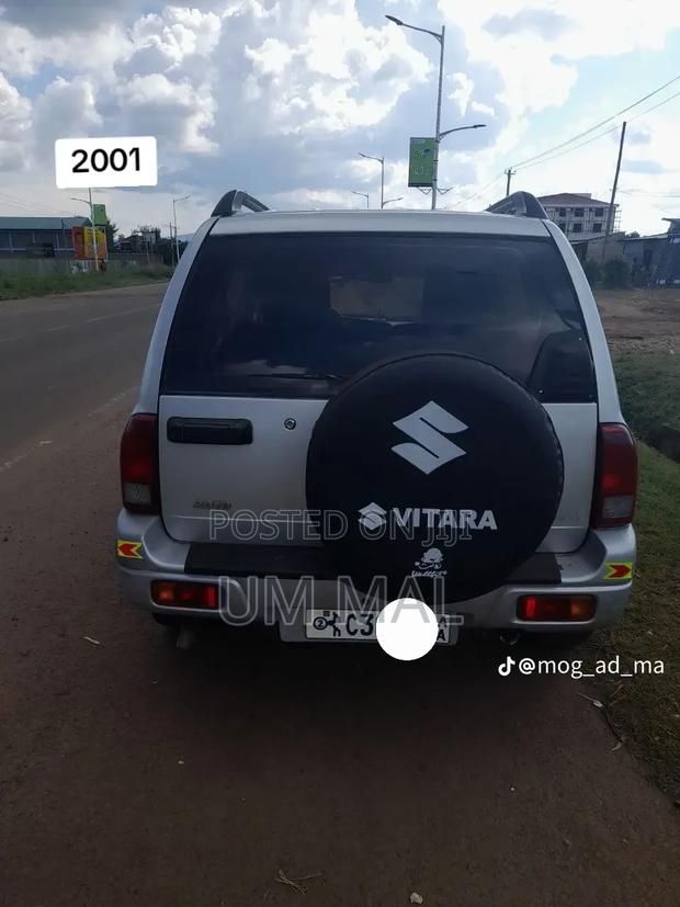 Suzuki Grand Vitara XL 7 2001 Gray