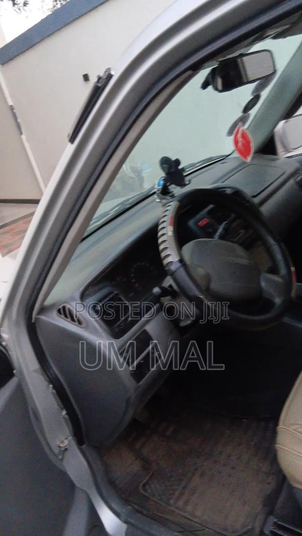 Suzuki Grand Vitara XL 7 2001 Gray