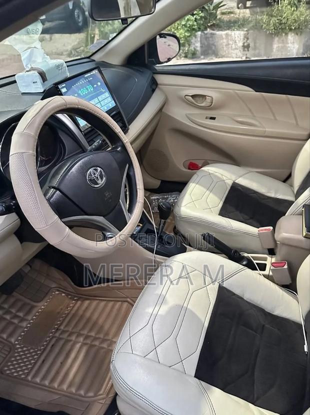 Toyota Yaris 2013 Silver