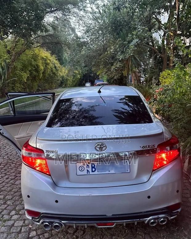 Toyota Yaris 2013 Silver