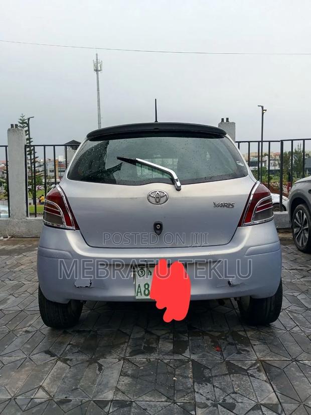 Toyota Yaris 2010 Gray