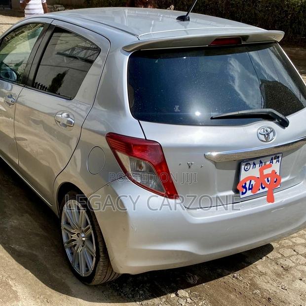 Toyota Yaris 2011 Silver