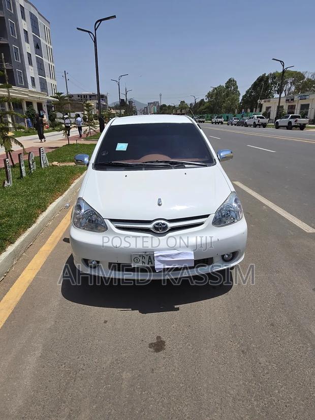 Toyota Platz 2005 White