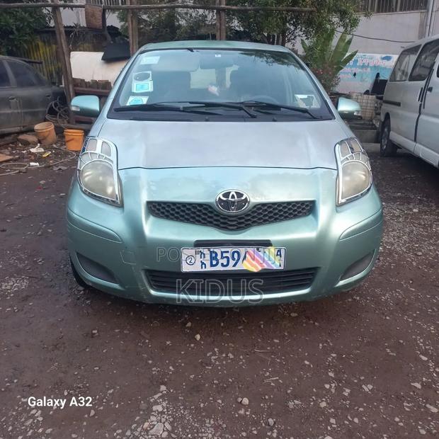 Toyota Yaris 2010 Green