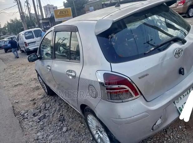 Toyota Yaris 2010 Gray