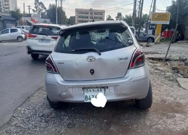 Toyota Yaris 2010 Gray