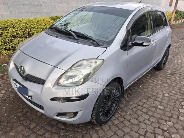 Toyota Yaris 2010 Gray