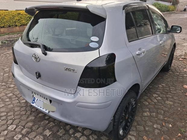 Toyota Yaris 2010 Gray