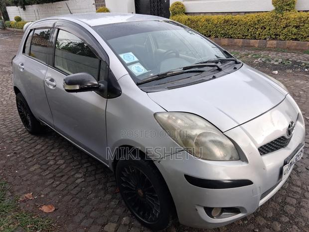 Toyota Yaris 2010 Gray