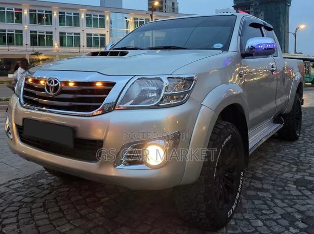 Toyota Hilux 2012 Silver