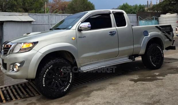 Toyota Hilux 2012 Silver