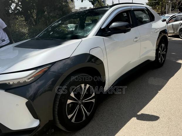 Toyota bZ4X 71.4 kWh FWD 2022 White