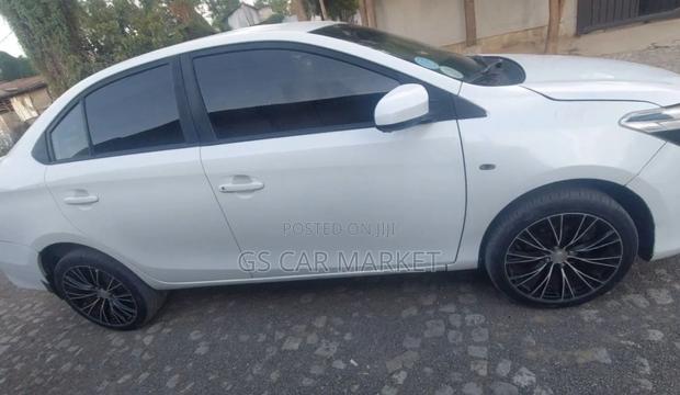 Toyota Yaris 2013 White