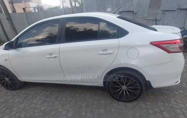 Toyota Yaris 2013 White