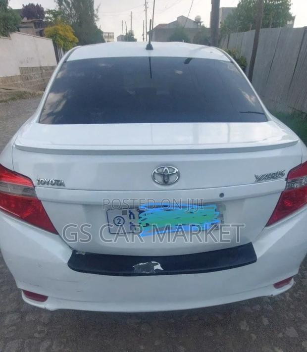 Toyota Yaris 2013 White