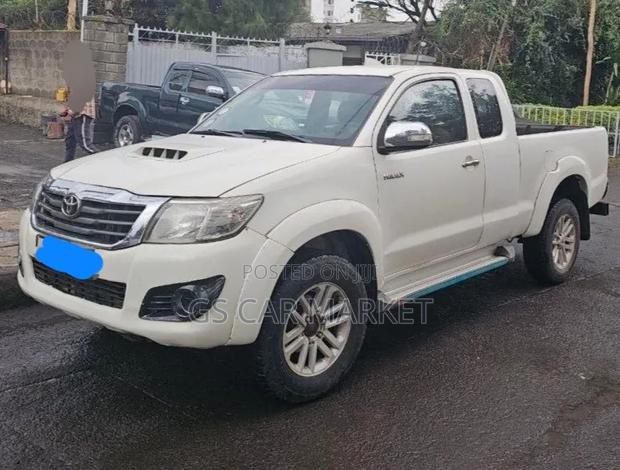 Toyota Hilux 2013 White