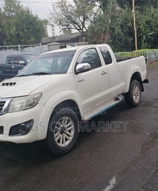 Toyota Hilux 2013 White
