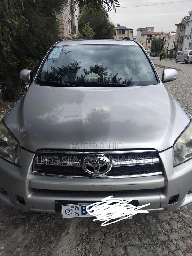 Toyota RAV4 2011