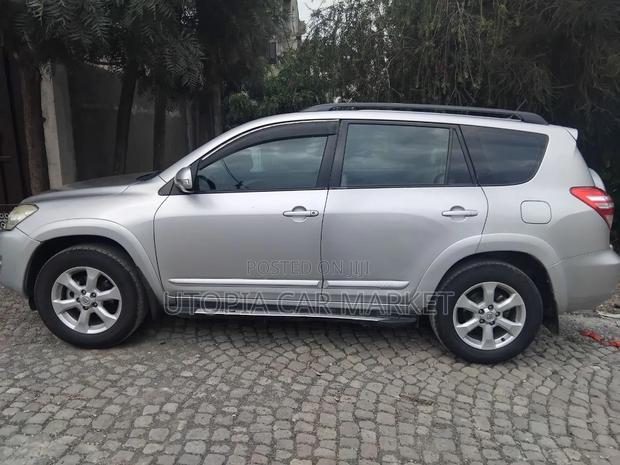 Toyota RAV4 2011