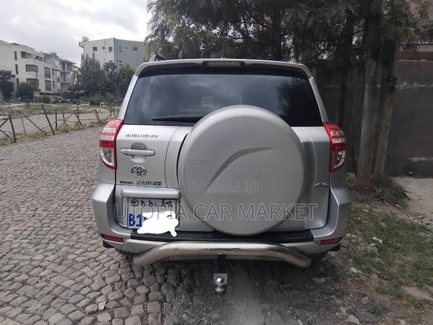 Toyota RAV4 2011