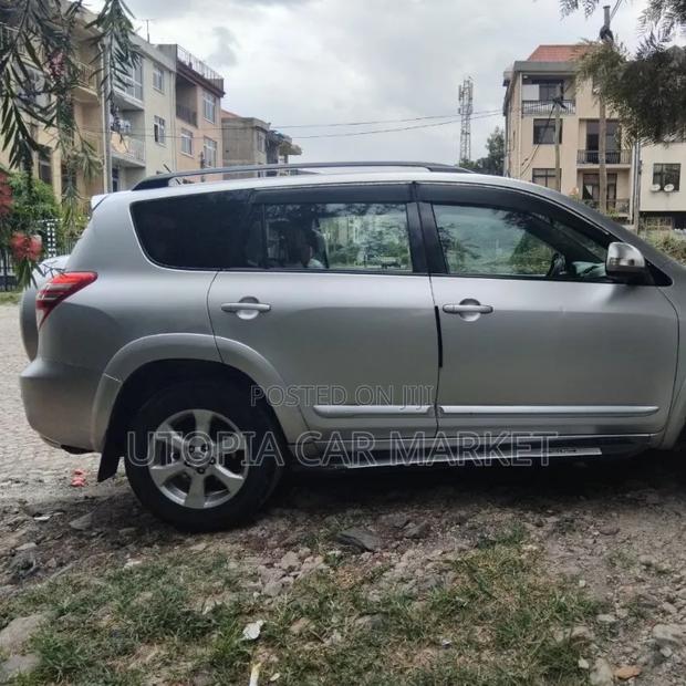 Toyota RAV4 2011