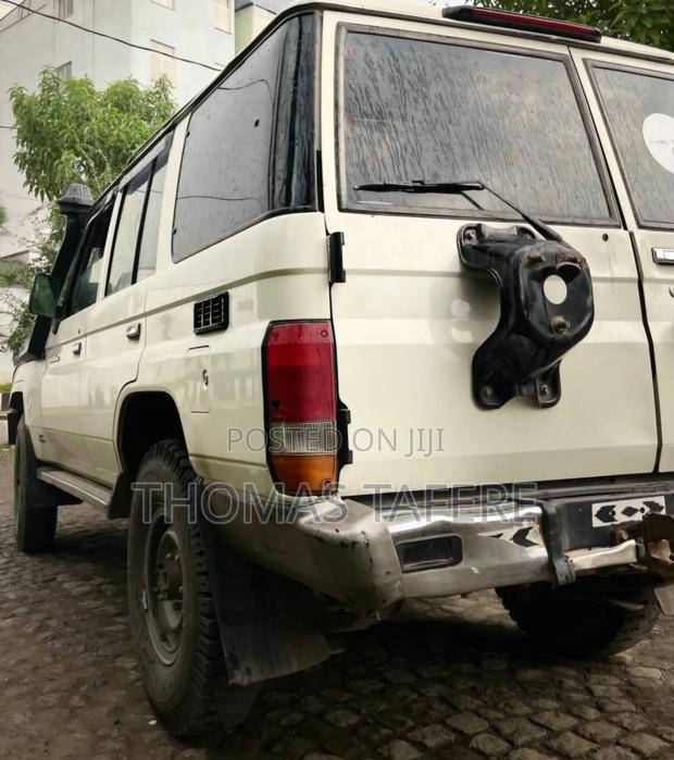 Toyota Land Cruiser 2010
