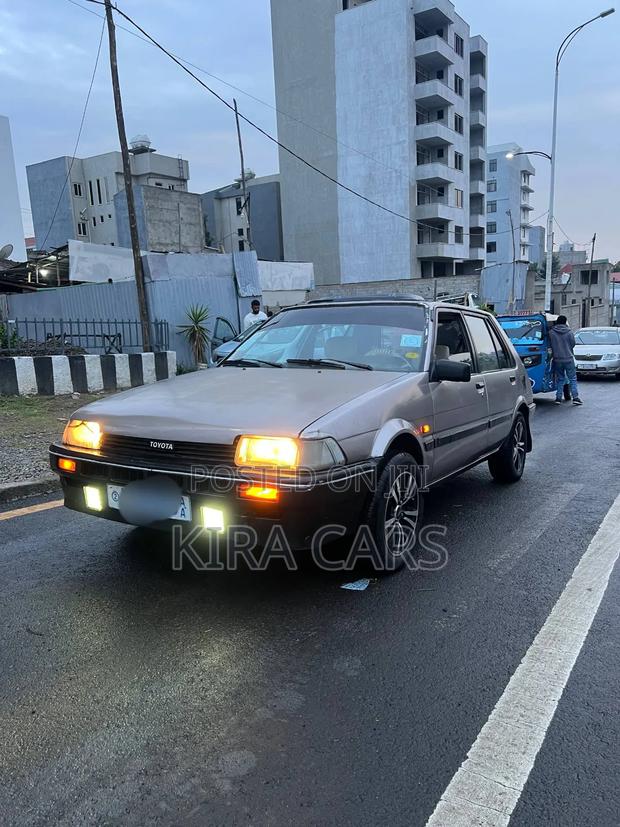 Toyota Corolla 1986 Gray