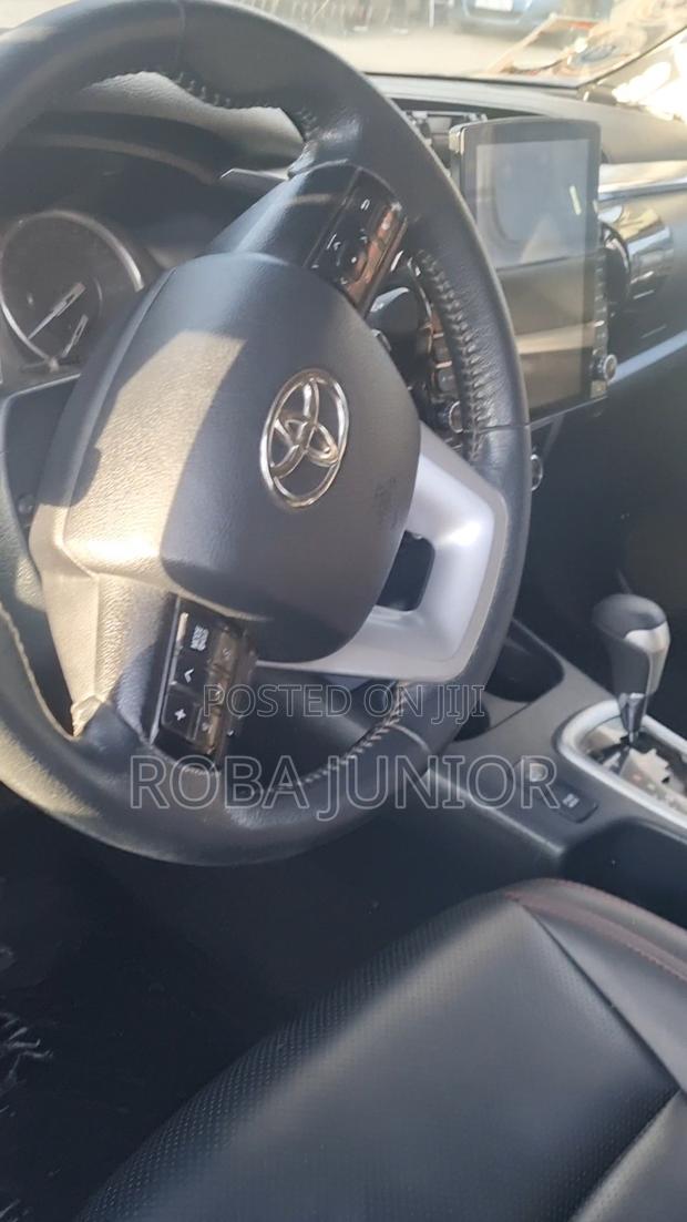 Toyota Hilux 2020 Silver