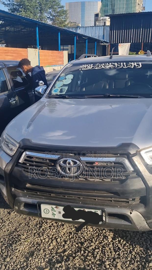 Toyota Hilux 2020 Silver