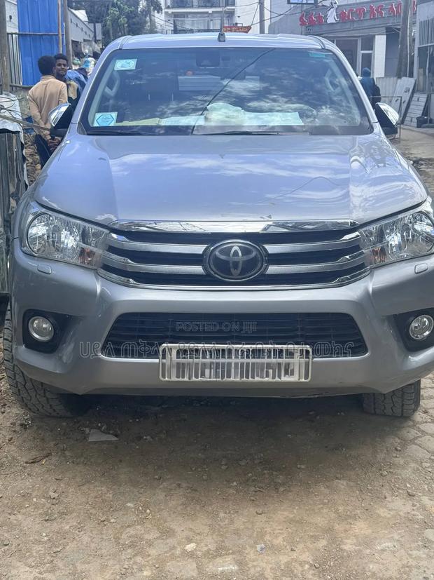 Toyota Hilux 2019 Silver