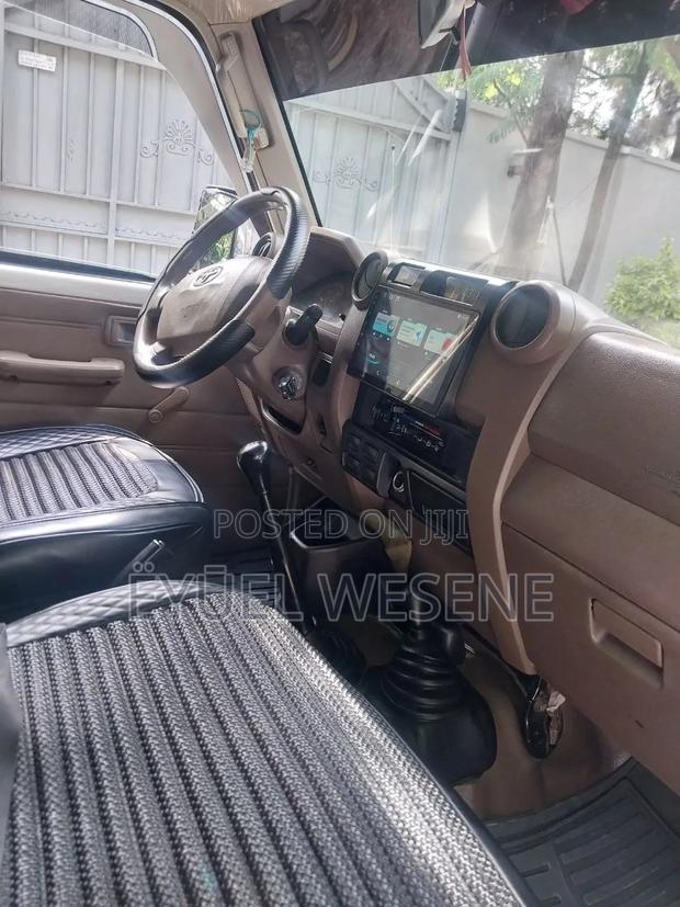 Toyota Land Cruiser 2017 White