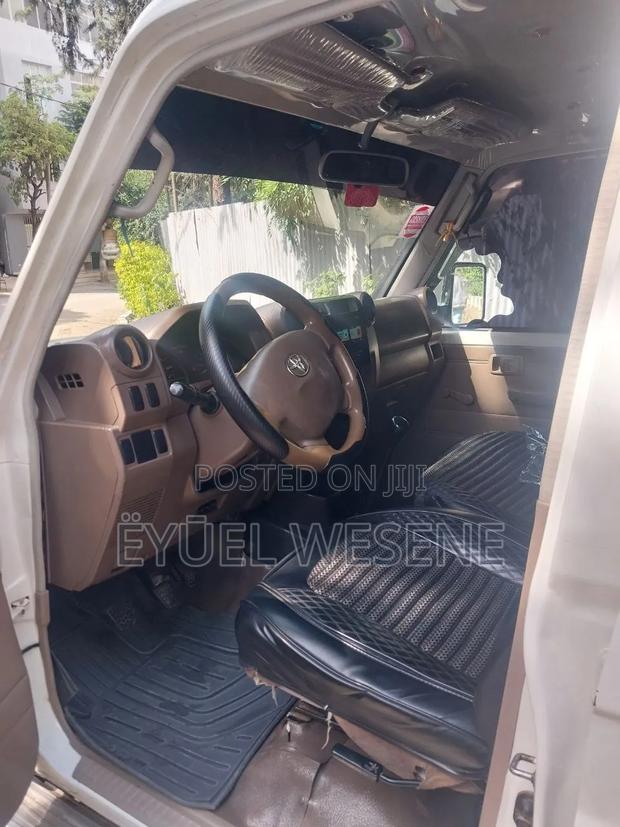 Toyota Land Cruiser 2017 White