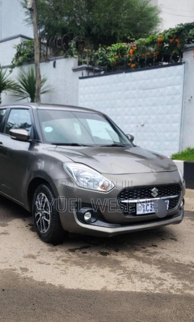 Suzuki Swift 2022 Gray