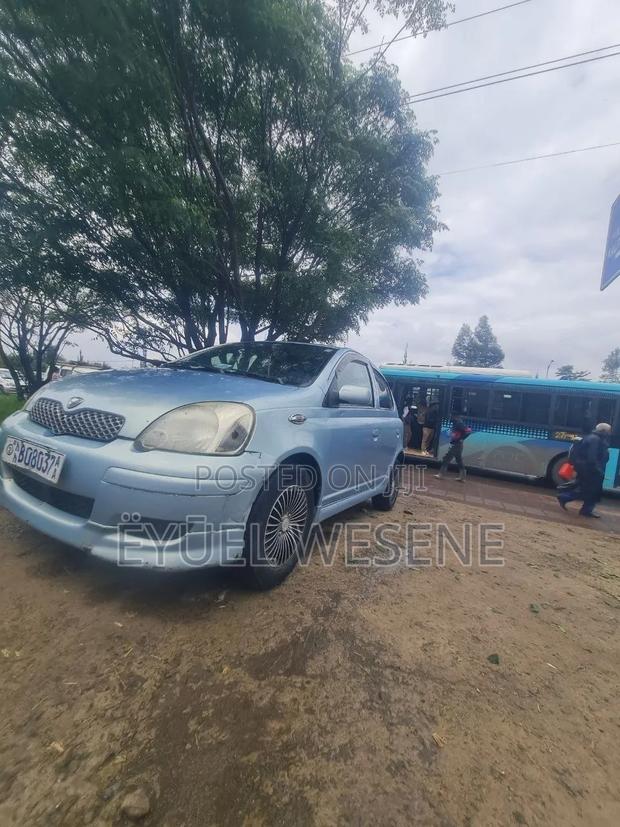 Toyota Vitz 2004 Blue