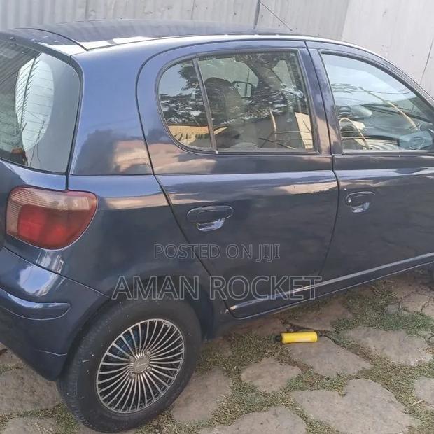 Toyota Vitz 2002 Blue